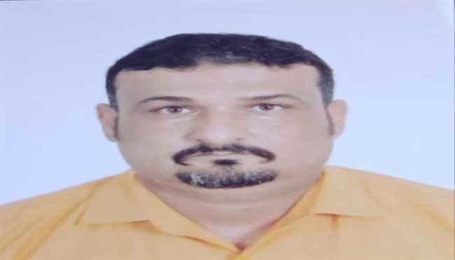 سبأ الجميلة في طابور النازحين أملاً بالنجاة . 
