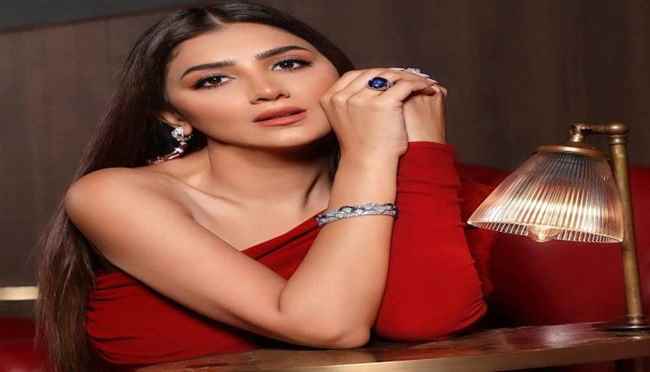 تكريم الفنانة ميّ عمر بالإسكندرية بعد تألقها في رمضان