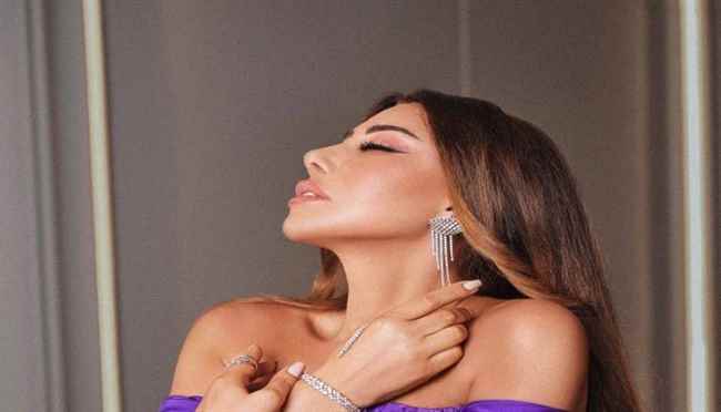 النجمة اللبنانية نجوى كرم بإطلالة عصرية مختلفة