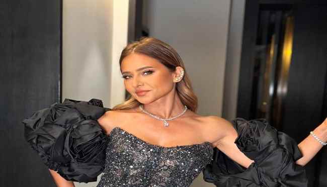 ردّ فعل غريب من الفنانة نيللي كريم على تعليق معجبة حول طلاقها