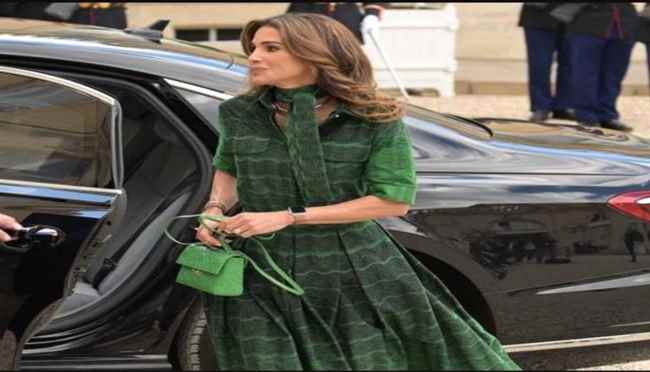 الملكة رانيا بإطلالة ملكية بتوقيع ايلي صعب