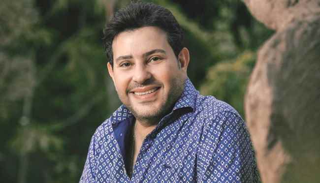 النجم هاني شاكر يعلّق بعد تبرئته من السرقة