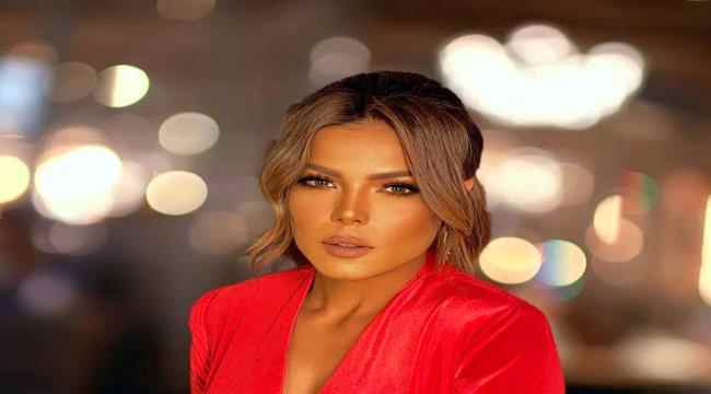 بكاء ناهد السباعي لحظة تكريمها بالمركز الكاثوليكي