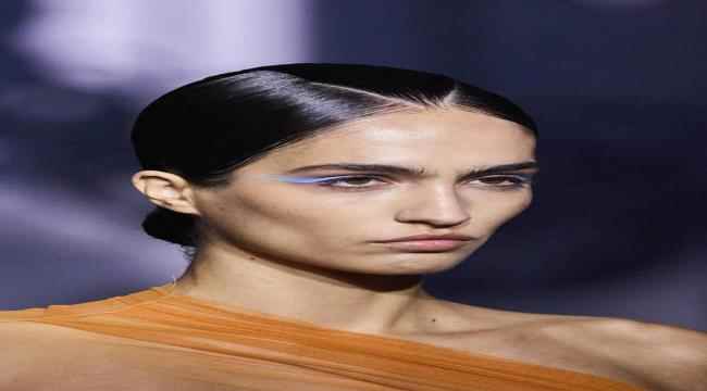 الآيلاينر الملوّن Colored EYELINET يكتسح منصّات ربيع وصيف 2024