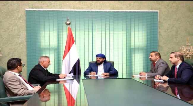ابوزرعة المحرمي يشدد على أهمية إعادة تشغيل مصافي عدن