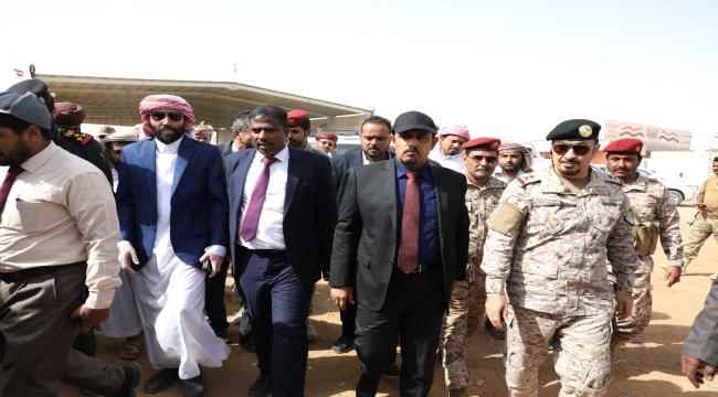 محافظ حضرموت يبحث اجراءات تسهيل تفويج المعتمرين بميناء الوديعة البري ويوجه بتوفير منشآت خدمات عامة