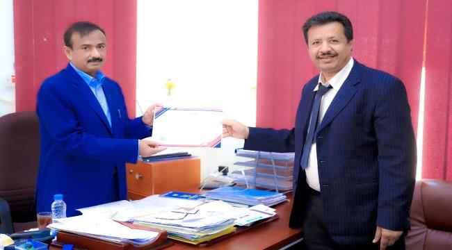 مدير عام "مديرية رضوم" يشكر المحافظ ابن الوزير ويثني على جهوده المتواصلة