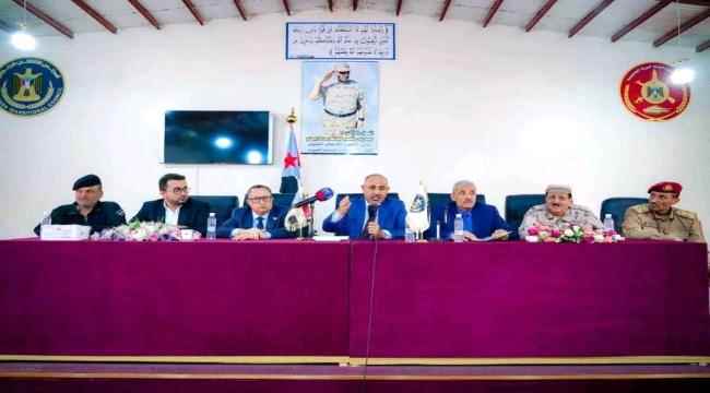 الرئيس الزبيدي يعبر عن فخره بالبطولات التي حققتها القوات المسلحة الجنوبية