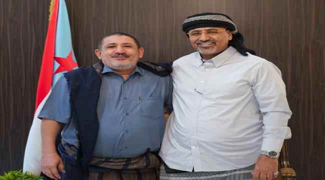 "الرئيس الزبيدي يلتقي القيادي بالمقاومة الجنوبية أديب العيسي