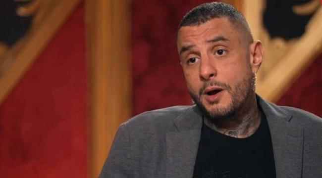 الفنان أحمد الفيشاوي يكشف أسراراً مزعجة عن طفولته وعلاجه عند طبيب نفساني
