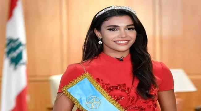 مفاجأة في الطائرة لملكة جمال لبنان ياسمينا زيتون... واستقبال مميّز