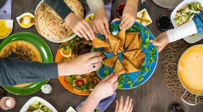 أخطاء تسبب الوزن الزائد والتعب في رمضان.. تجنبوها