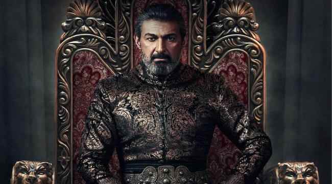 الفنان ياسر جلال في موقف صعب بعد حريق في ديكور مسلسل "جودر"