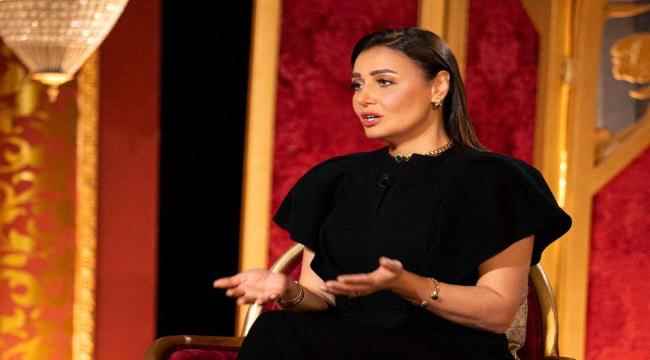 حلا شيحة تكشف عن الحجاب واعتزال الفن وضرب والدها لها