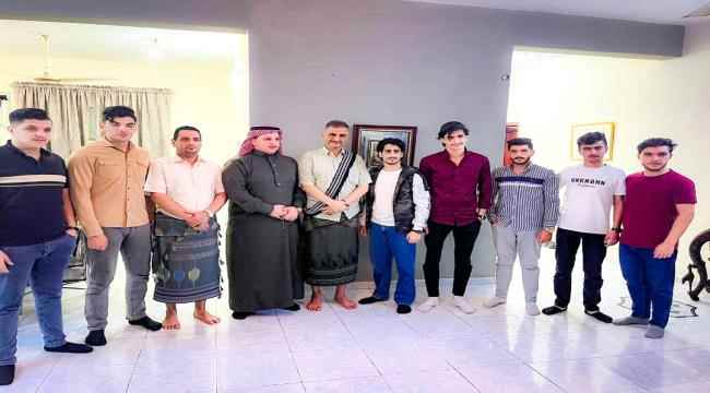 في وجبة إفطار رمضانية.. طلاب أردنييون في ضيافة محافظ العاصمة عدن 