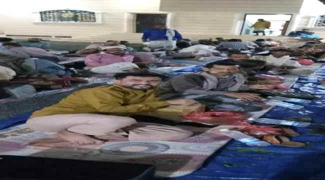 العميد النوبي قيم مأدبة افطار رمضانية في منزله بردفان