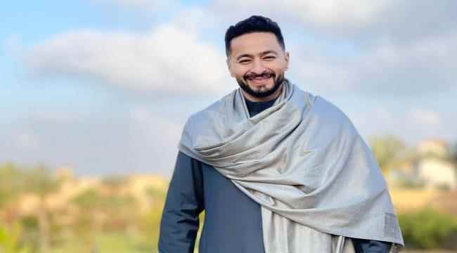 المطرب حمادة هلال يثير جدلاً على مواقع التواصل بصورة مركّبة