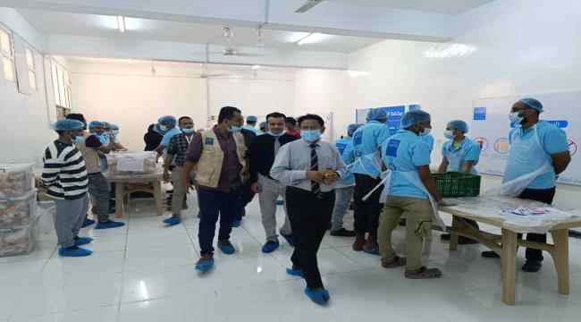 التغذية المدرسية بوزارة التربية تتفقد سير العمل بمطبخ يمن آيد للتغذية المدرسية بعدن 