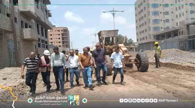 عدن : رئيس مجلس إدارة صندوق الطرق يزور مشروع صيانة طريق التقنية _ إنماء