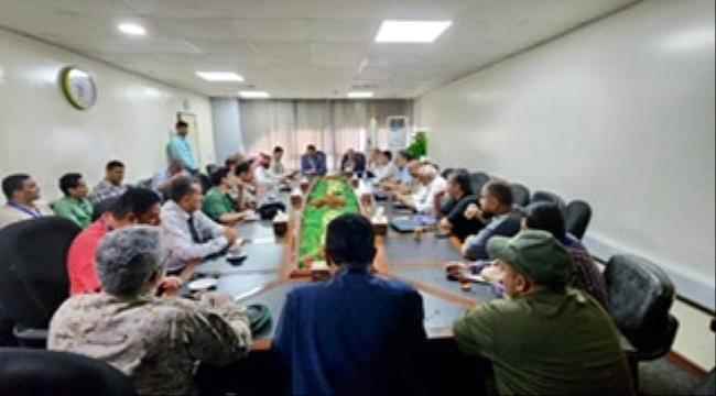 مدير عام مطار عدن الدولي يناقش مع الجانب السعودي آلية تسيير رحلات الحج