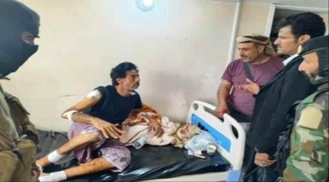 العميد الربيعي يزور جرحي مواجهات وداي دان بمشافي يافع