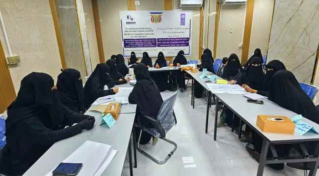 فتيات مأرب تدرب نساء قياديات على مفاهيم السلام في مخيمات النزوح بمأرب