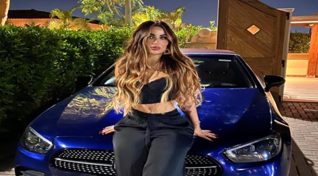 النجمة ندى الكامل طليقة أحمد الفيشاوي تحترف موضة الـCross Top