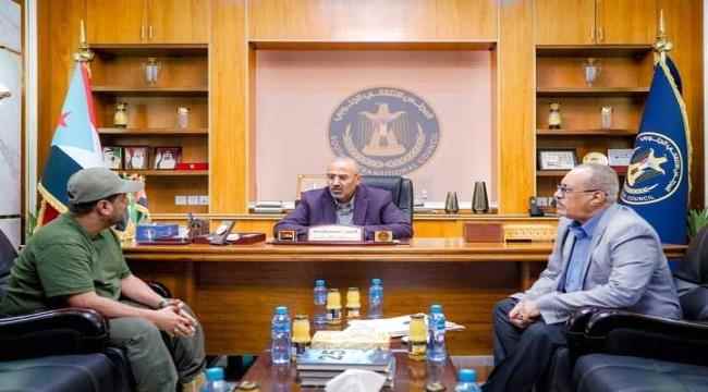 الرئيس الزبيدي يلتقي مدير أمن محافظة أبين