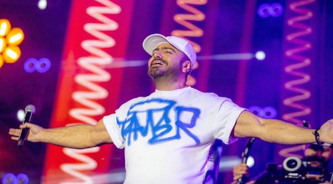 المطرب تامر حسني يعلن مفاجأة لجمهوره