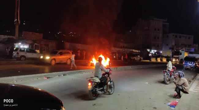 أمن عدن يصدر بيانا حول قطع الطرقات واحراق الاطارات في المدينة