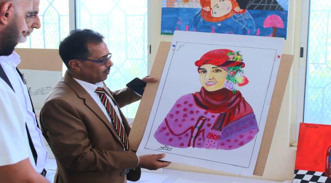 ثقافة تعز يشارك في تدشين معرضًا للفنون التشكيلية والأشغال اليدوية بمدرسة الشهيد زيد الموشكي