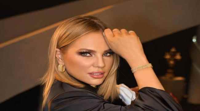 النجمة شيرين رضا تضجّ أنوثةً بفستان أسود ومجوهرات فخمة