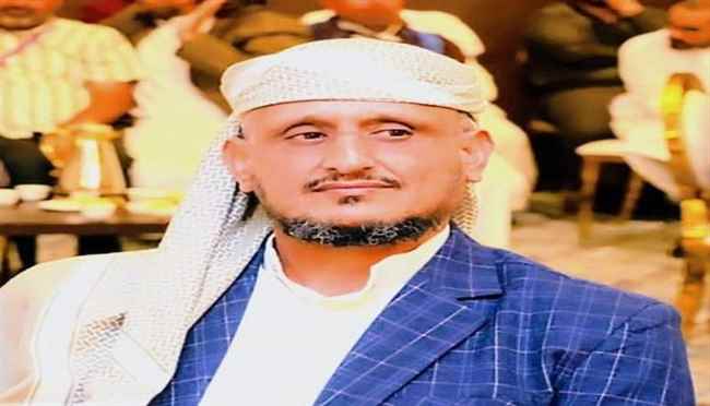 شهاب هزاع ، اللي يتقمص قناع  شخصية سلفية يتصل على مديره في العمل ويسبه بالكلمات التالية: