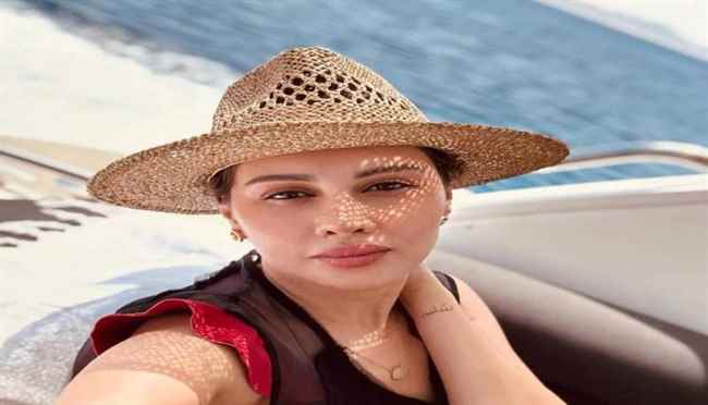 الفنانة ياسمين رئيس تحيّر جمهورها بجلسة تصوير: فيلم أم زفاف؟