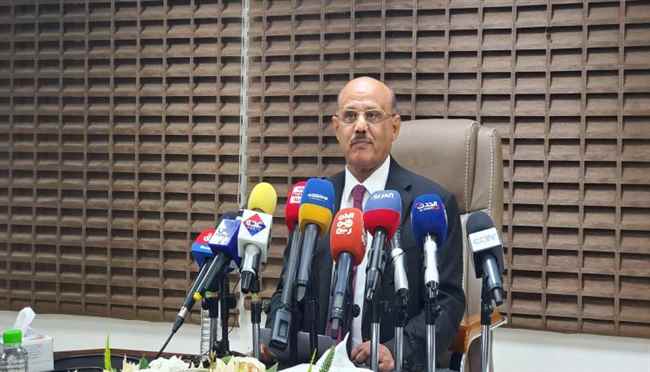 عاجل: بدء مؤتمر صحفي لمحافظ البنك المركزي بعدن