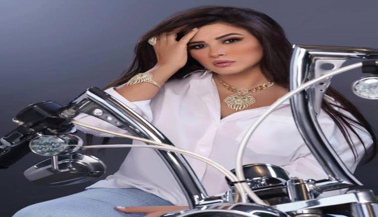 الفنانة ياسمين عبد العزيز تردّ على أخبار عودتها إلى الفنان أحمد العوضي