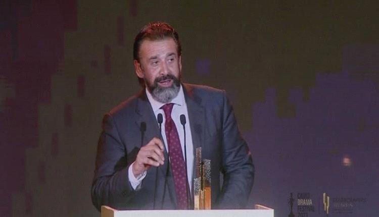 النجم كريم عبد العزيز يعلّق على نيله جائزة الإبداع