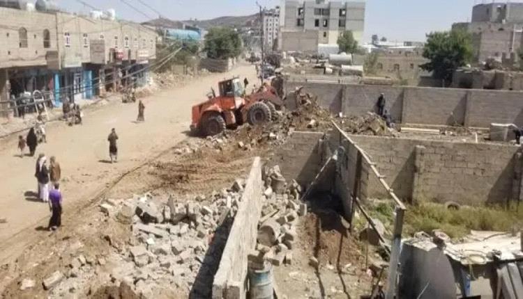 جرف وهدم وتدمير عدد من المنازل والمحلات التجارية في هذه المحافظة