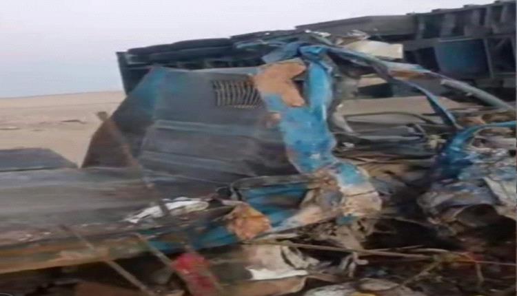 ارتفاع حصيلة ضحايا حادث المهرة المروع إلى 13 وفاة.. والأهالي يناشدون بتحسين الطريق