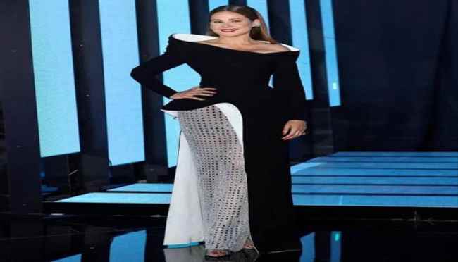 الإعلامية اللبنانية ريا أبي راشد تتألق بفستان أنيق