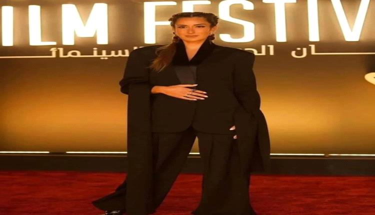 الأسود يطغى على إطلالات النجمات في "مهرجان الجونة السينمائي"