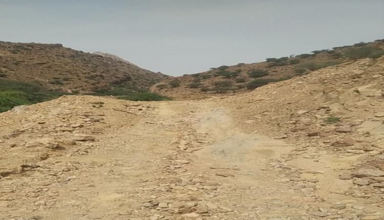 شبوة.. أهالي منطقة رفض يناشدون السلطة المحلية بإصلاح طريق رئيسي تضرر جراء الأمطار