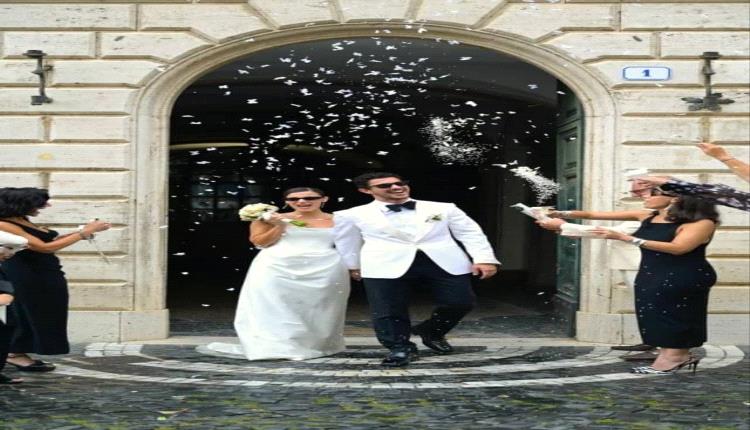 الممثلة التركية بينار دينيز تكشف سبب غياب عائلتها عن زفافها إلى كان يلدريم