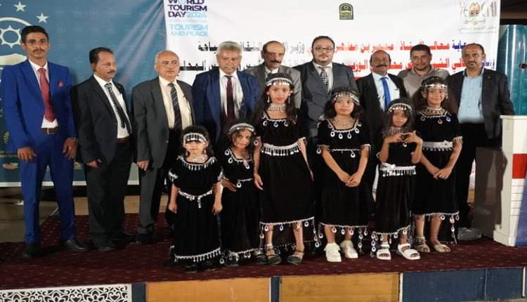 اصالة الماضي وروعة الحاضر وحب الانتماء هكذا تبدع شبوه في تقديم نفساها لزوارها حيث تجد شعبها الحضاري الرائد متمسكاً بحضارته التاريخه وموروثها الشعبي المتوارث بين الجيل والاخر