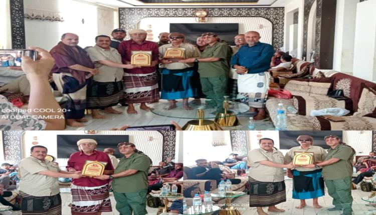 بحضور العميد جبر .. قيادتا السلطة المحلية والانتقالي بالشعيب يكرمان المناضلان "سريب" و"الصولاني"