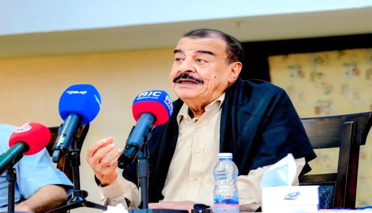 اللواء بن بريك يوجه مبعوثاً لدعوة بن حبريش لحضور عرض عسكري
