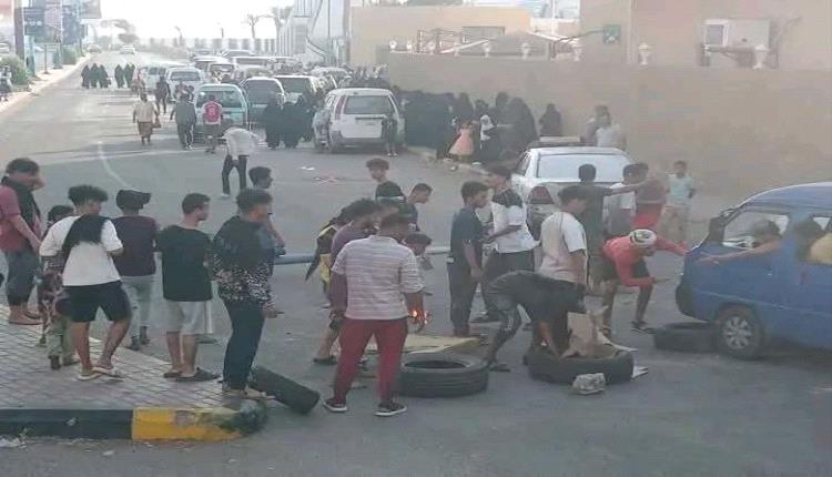 الأجهزة الأمنية بعدن: نؤيد مطالب المواطنين ونحذر من المساس بالممتلكات