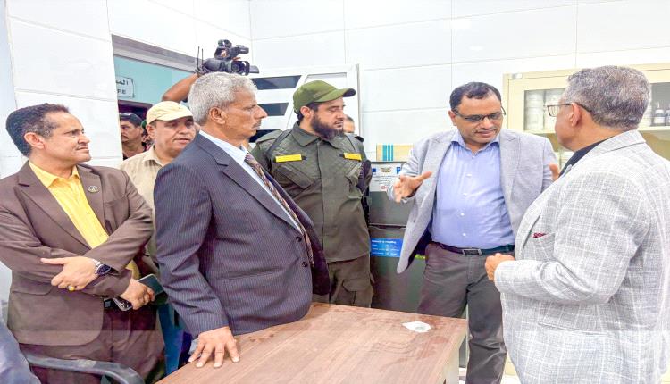 الوزير السقطري يتفقد مكتب الزراعة والري بلحج