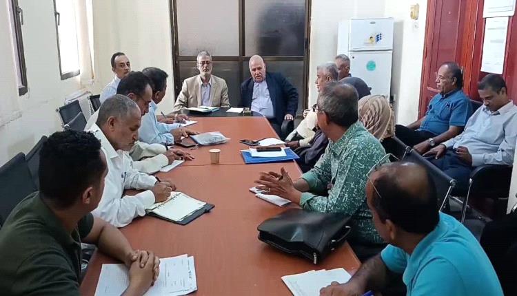 اجتماع مكتب الصحة بعدن يناقش آلية ضبط تسعيرة الأدوية والمستلزمات الطبية في المحافظة