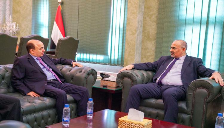 الرئيس الزُبيدي يشدد على ضرورة التعاطي العاجل من قبل القطاع التجاري مع تحسّن أسعار الصرف